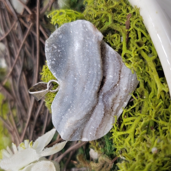 Jewelry - Druzy agate geode hear pendant